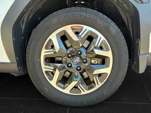 Used 2025 Subaru Forester AWD/4WD image 9