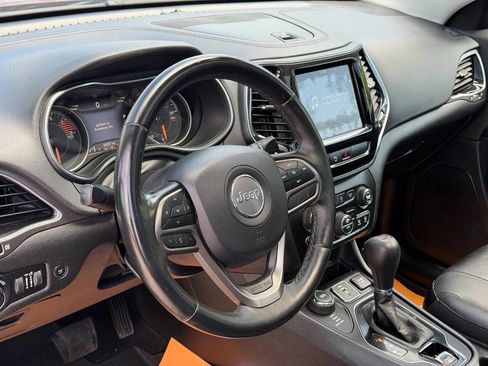 Used 2019 Jeep Cherokee Limited AWD/4WD image 12