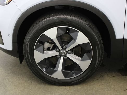 Used 2024 Volvo XC40 B5 Plus w/ Protection Package Premier AWD/4WD image 30