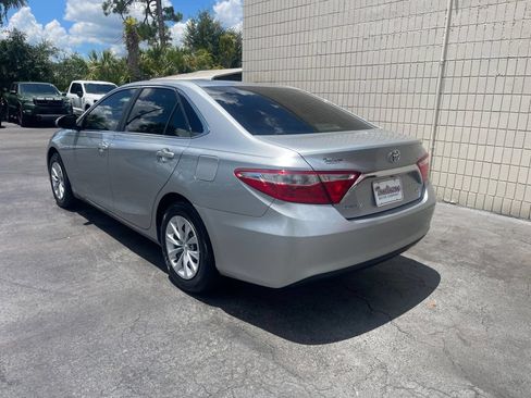 Used 2016 Toyota Camry LE FWD image 2