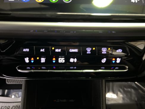 Used 2023 Chevrolet Bolt EUV LT w/ Convenience Package image 20