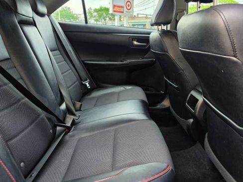 Used 2017 Toyota Camry SE FWD image 13