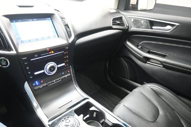 Used 2019 Ford Edge Titanium w/ Equipment Group 301A AWD/4WD image 30