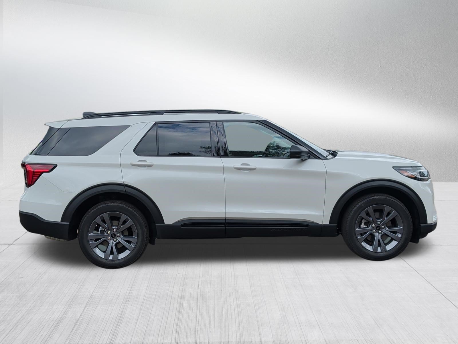 Used 2026 Ford Explorer Active w/ Active Comfort Package AWD/4WD image 8