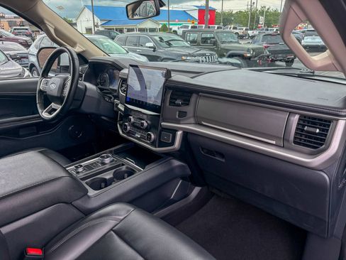 Used 2024 Ford Expedition XLT AWD/4WD image 24