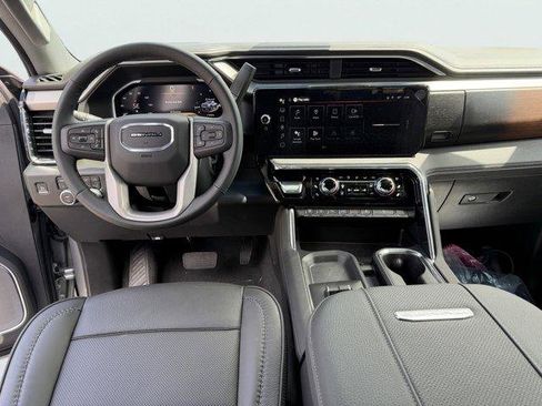 Used 2026 GMC Sierra 2500 Denali AWD/4WD image 2