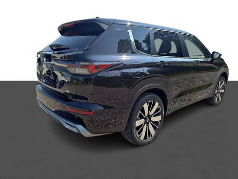 New 2025 Mitsubishi Outlander SE image 4