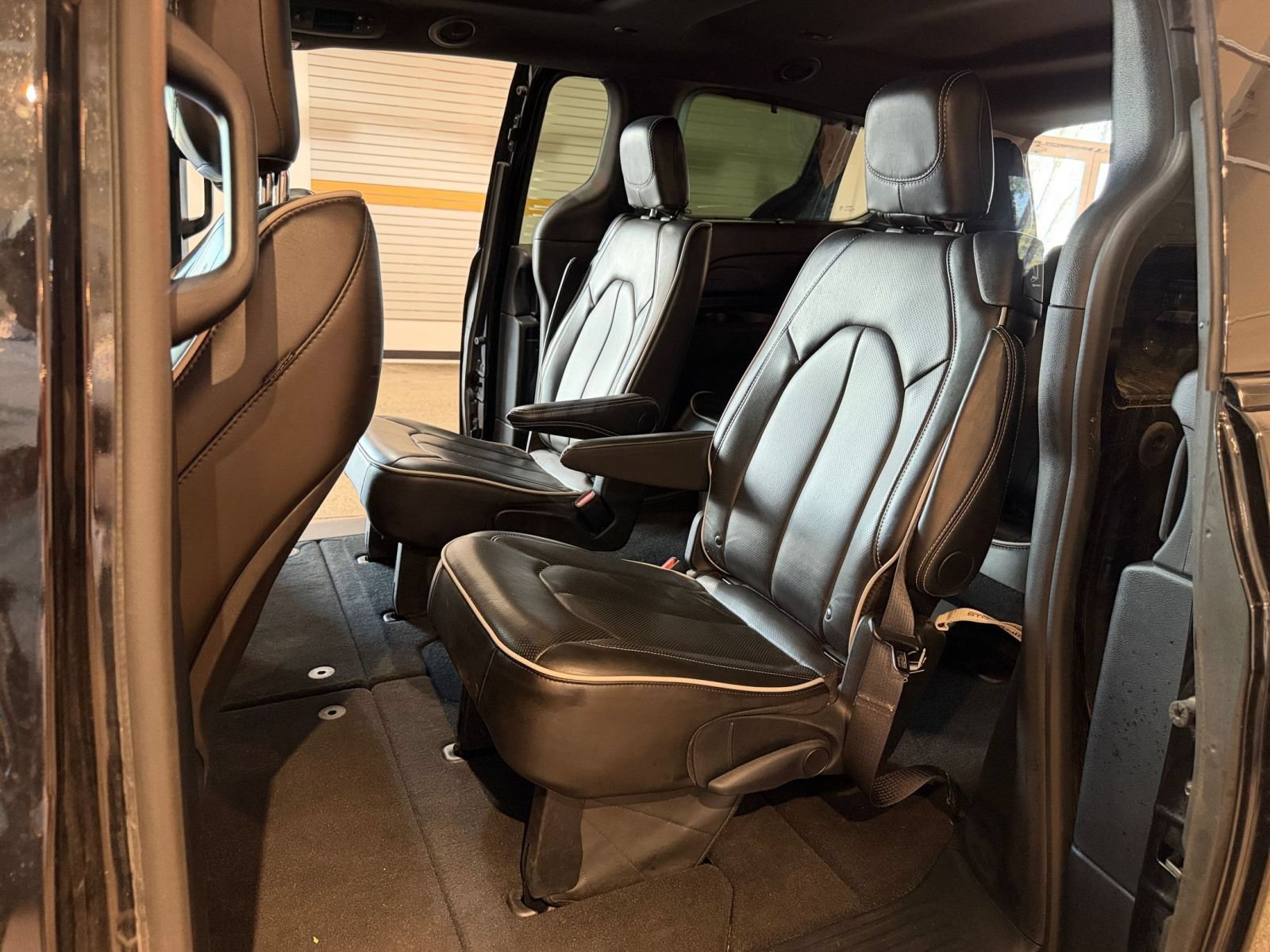 Used 2025 Chrysler Pacifica Limited FWD image 27