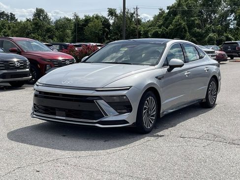 New 2025 Hyundai Sonata Limited image 3