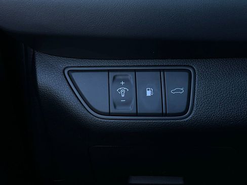 Used 2025 Genesis G70 2.5T image 20