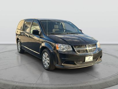 Used 2019 Dodge Grand Caravan SE w/ UConnect Hands-Free Group
