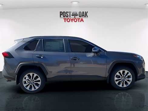 Used 2025 Toyota RAV4 XLE Premium image 8