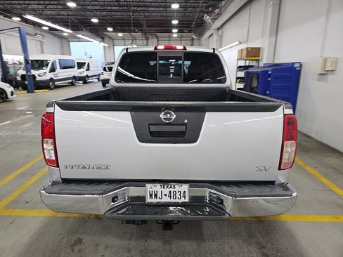 Used 2018 Nissan Frontier SV RWD image 4