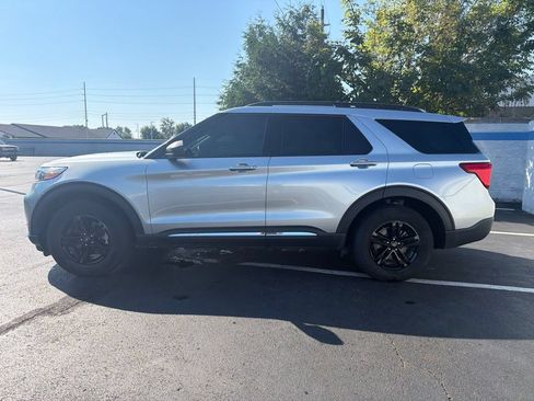 Used 2022 Ford Explorer XLT w/ Class IV Trailer Tow Package AWD/4WD image 2