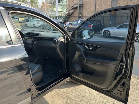 Used 2017 Nissan Rogue Sport SL FWD image 21