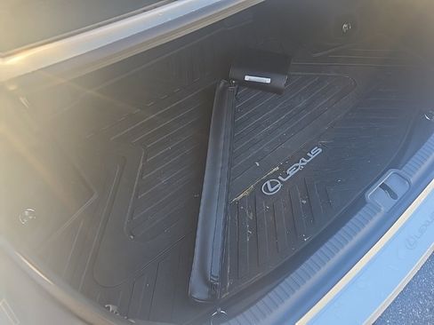 Used 2023 Lexus ES 350 w/ Premium Package image 10