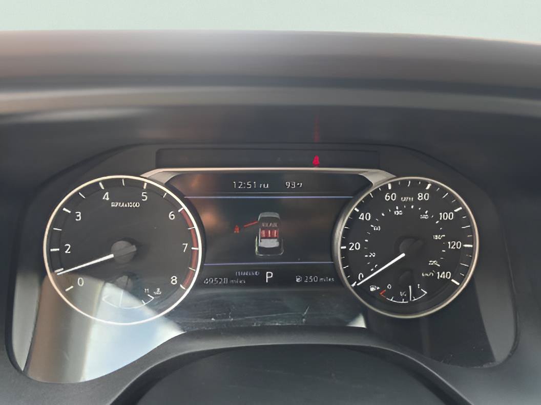 Used 2023 Nissan Rogue S FWD image 9