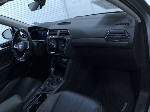 Used 2022 Volkswagen Tiguan SE image 24