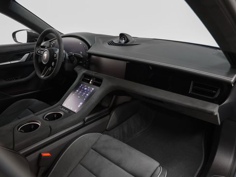 Certified 2025 Porsche Taycan GTS AWD/4WD image 32