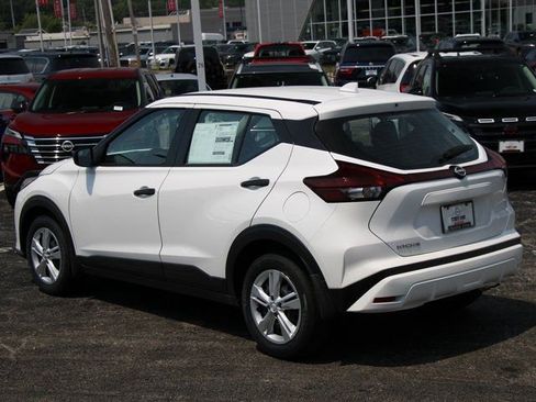 New 2025 Nissan Kicks Play S image 3
