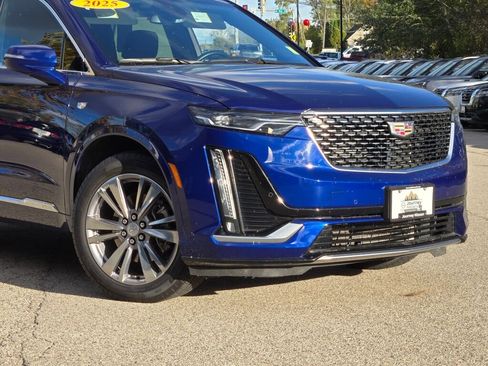 Used 2025 Cadillac XT6 Premium Luxury image 3
