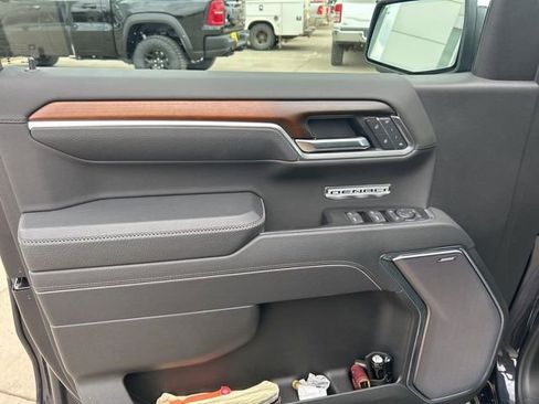 Used 2025 GMC Sierra 1500 Denali AWD/4WD image 8