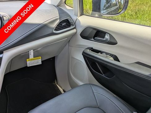 Certified 2022 Chrysler Pacifica Touring-L FWD image 14