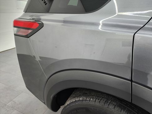 Used 2025 Nissan Pathfinder SV image 26