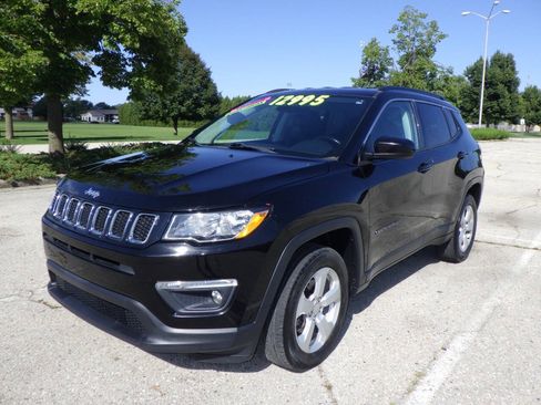 Used 2018 Jeep Compass Latitude w/ Cold Weather Group AWD/4WD image 3