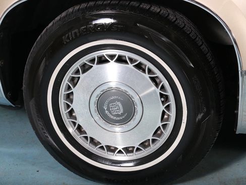 Used 1994 Cadillac Fleetwood Brougham RWD image 57
