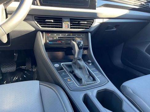 Used 2025 Volkswagen Jetta SE image 41