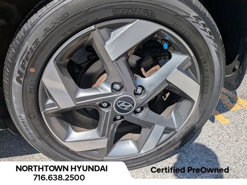 Used 2023 Hyundai Venue Limited FWD image 42