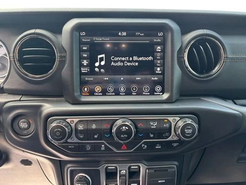 Used 2023 Jeep Wrangler Unlimited Sahara AWD/4WD image 15
