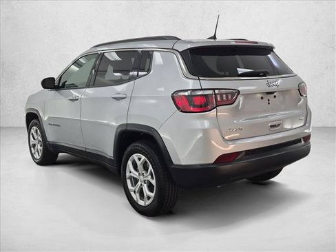 Used 2024 Jeep Compass Latitude AWD/4WD image 8