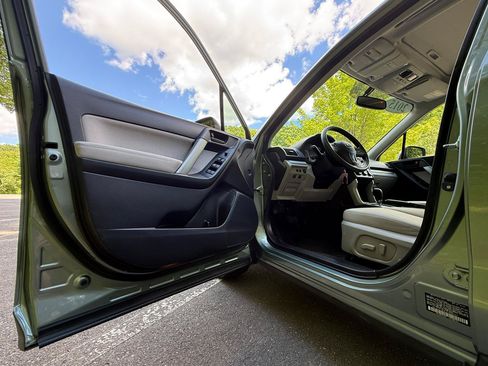 Used 2015 Subaru Forester 2.5i Premium w/ All-Weather Package AWD/4WD image 11