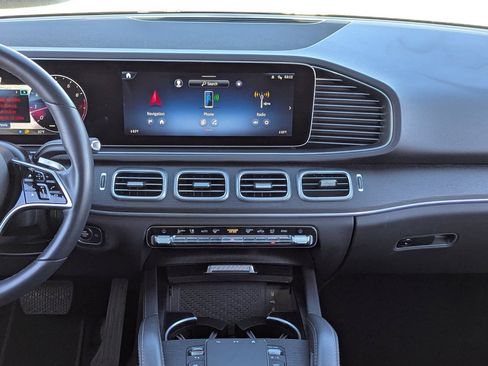 Used 2025 Mercedes-Benz GLE 350 4MATIC w/ AMG Line Exterior image 18