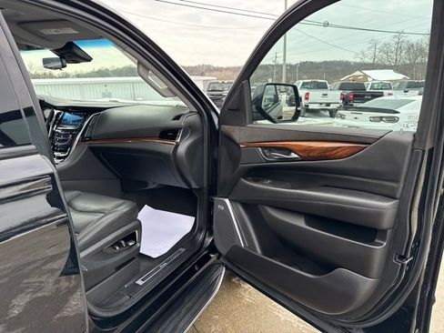 Used 2019 Cadillac Escalade ESV Premium Luxury image 46