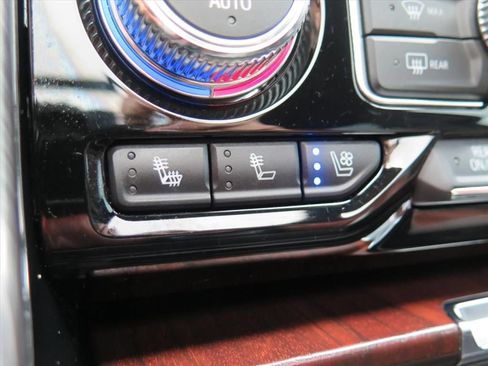 Used 2023 GMC Yukon Denali Ultimate AWD/4WD image 13