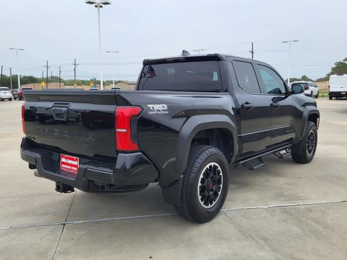 Used 2024 Toyota Tacoma TRD Off-Road AWD/4WD image 5