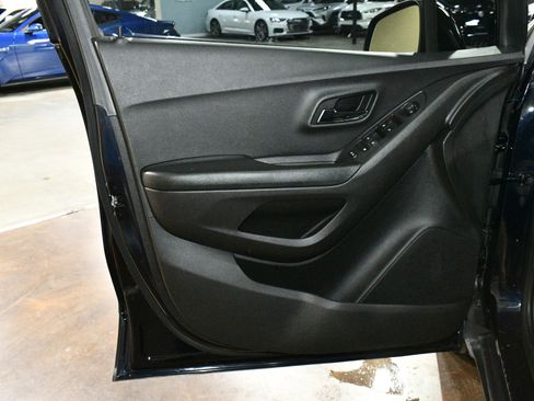 Used 2021 Chevrolet Trax LS w/ Tint and Cruise Package image 43