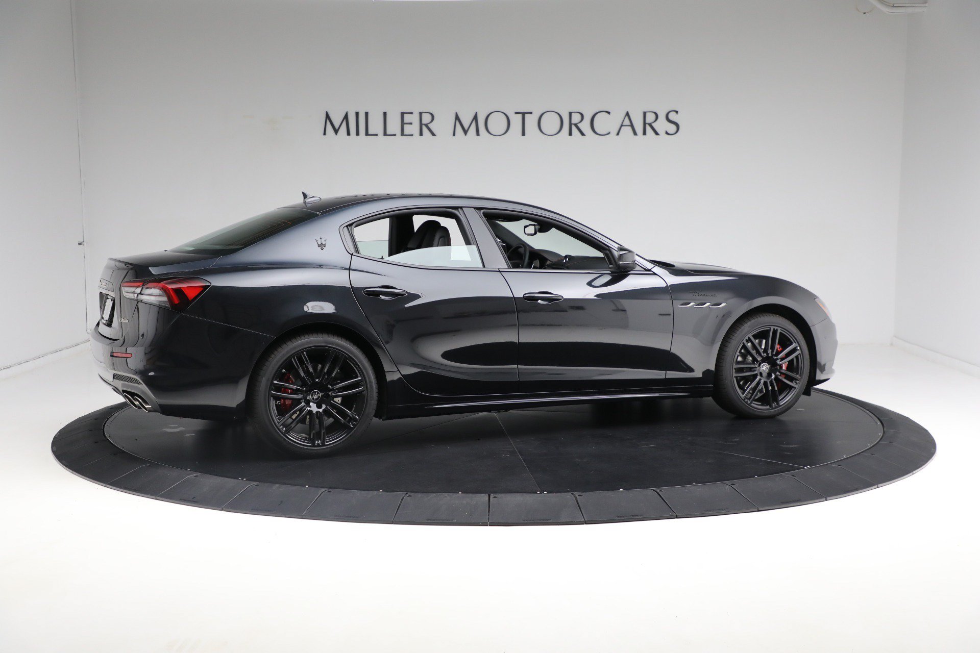 Certified 2024 Maserati Ghibli Modena Q4 AWD/4WD image 15