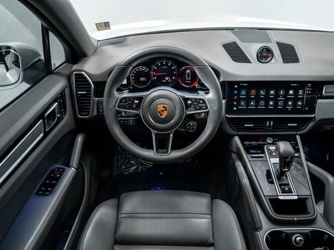 Used 2023 Porsche Cayenne Platinum Edition image 15