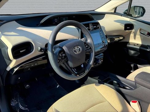 Used 2022 Toyota Prius LE FWD image 6