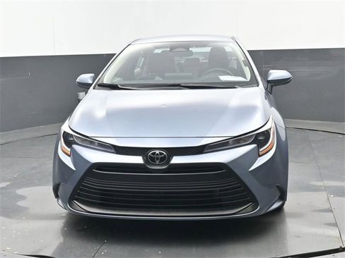 Used 2025 Toyota Corolla LE image 21