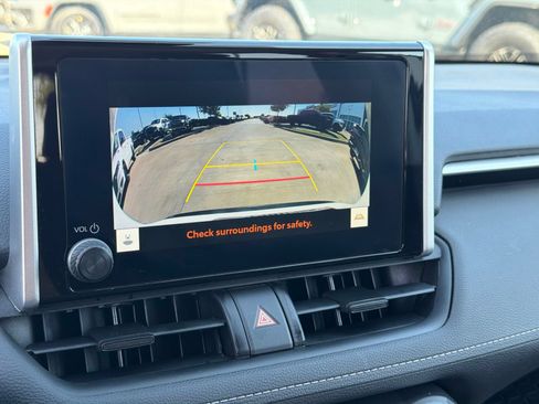 Used 2025 Toyota RAV4 XLE AWD/4WD image 22