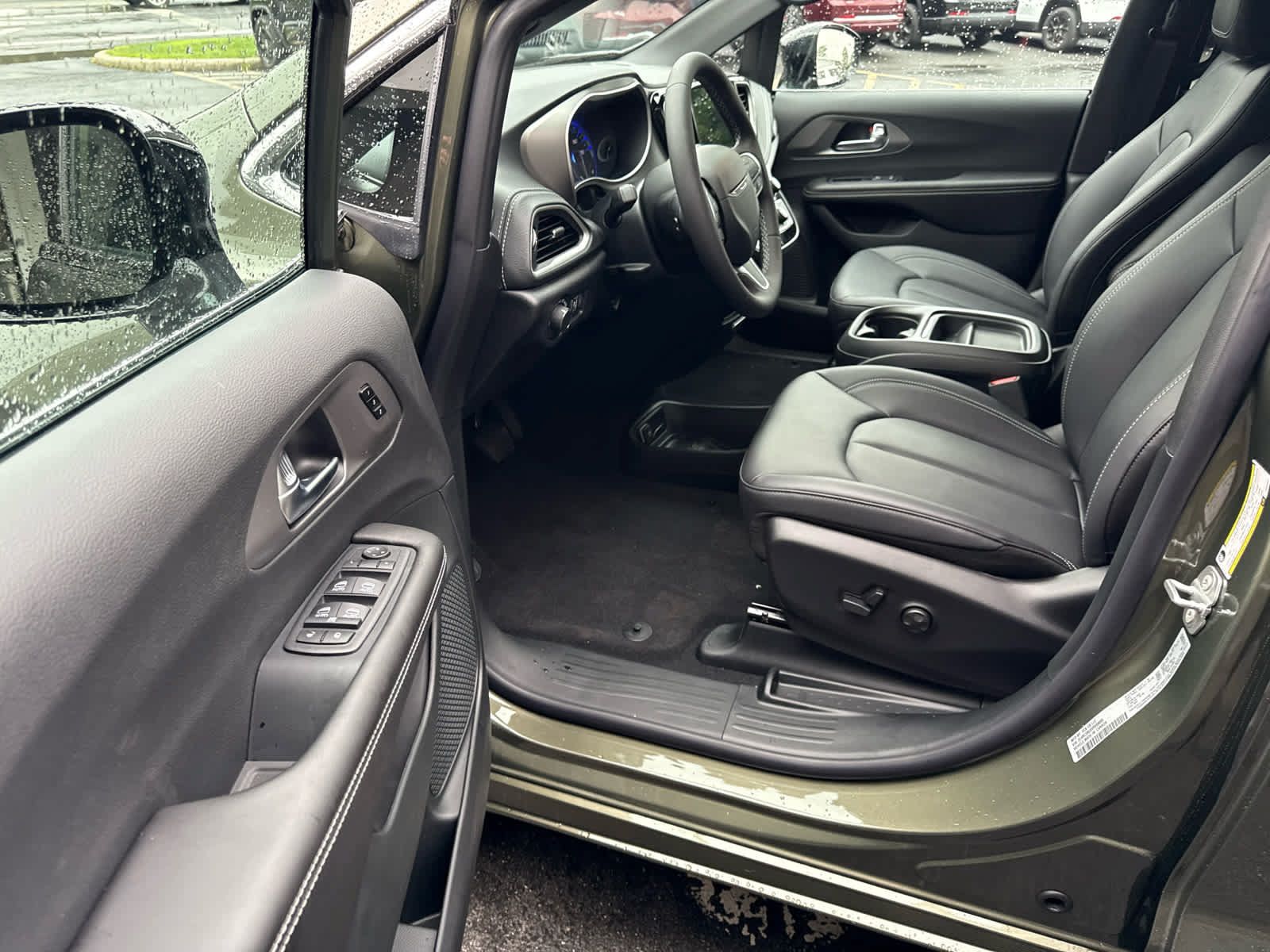 New 2027 Chrysler Pacifica Select AWD/4WD image 12