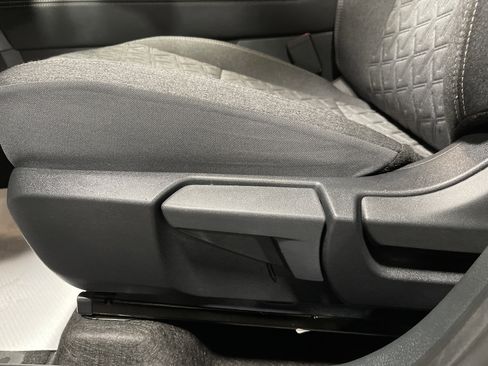 Used 2025 Nissan Kicks SV image 10