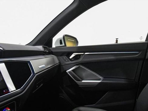 Certified 2024 Audi Q3 2.0T Premium Plus image 31