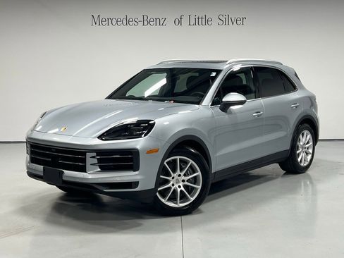 Used 2024 Porsche Cayenne Base w/ Premium Package image 1