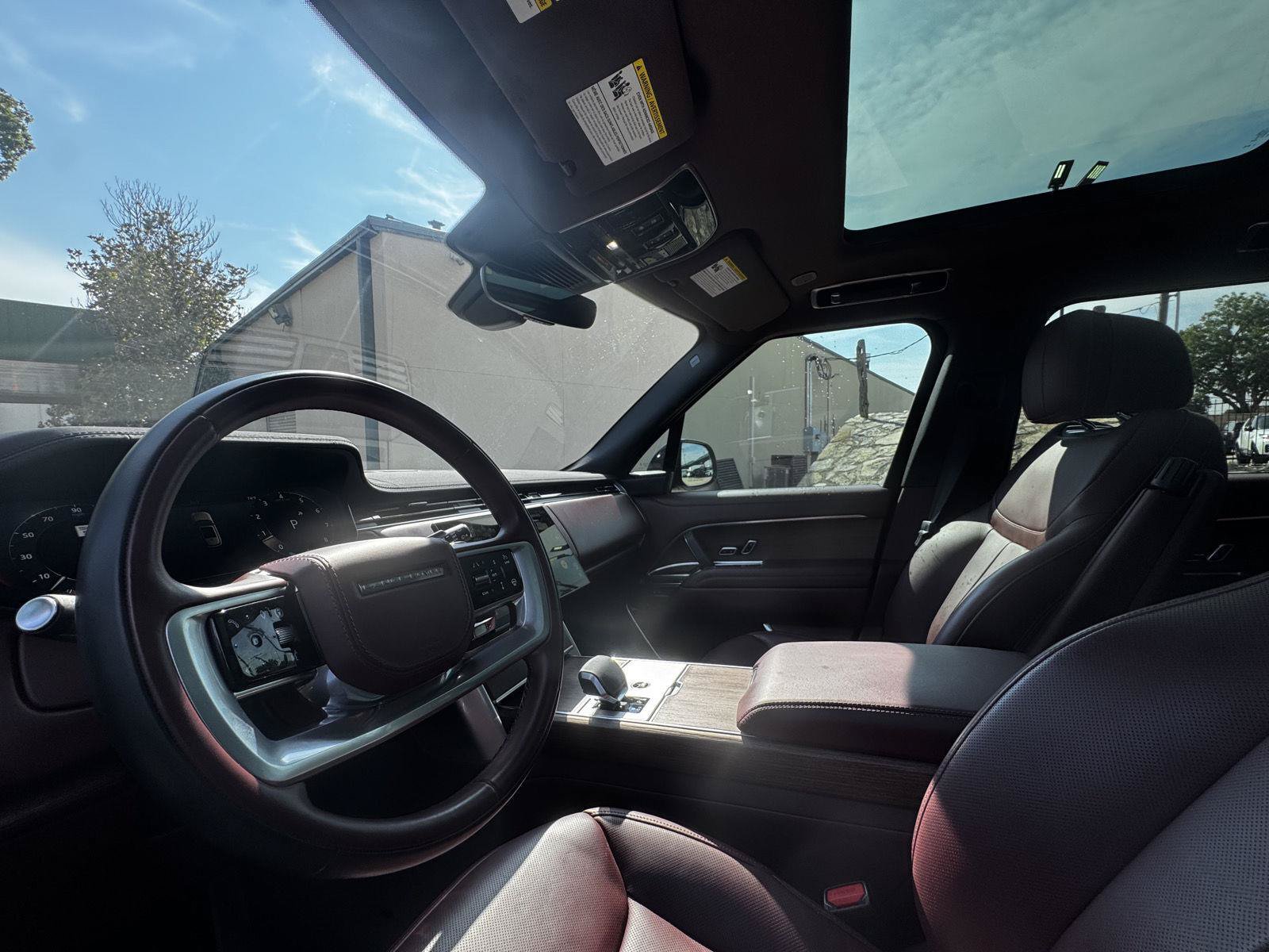 Certified 2025 Land Rover Range Rover SE AWD/4WD image 15